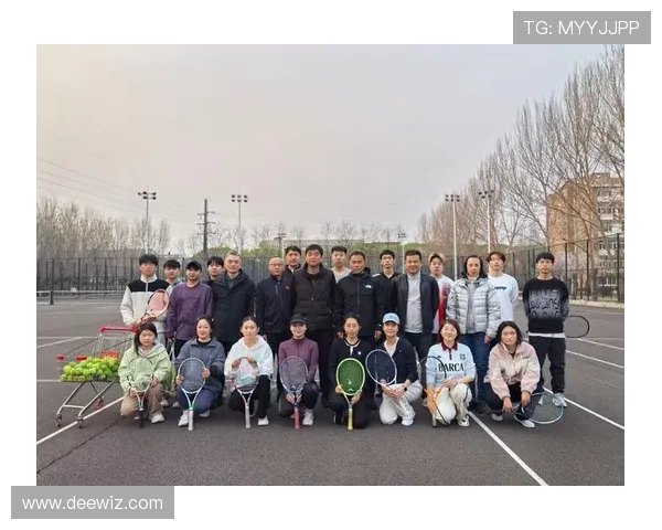 重庆网球队在锦标赛中的团队协作展现出无与伦比的默契与拼搏精神