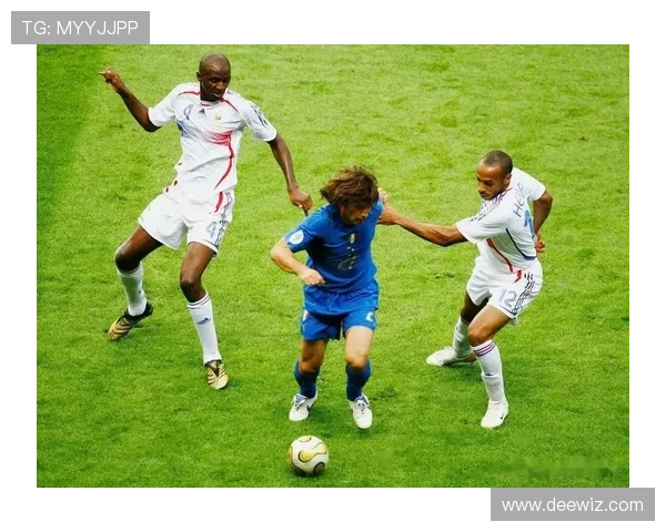 全球足球明星与他们的球队背后的故事与成就分析